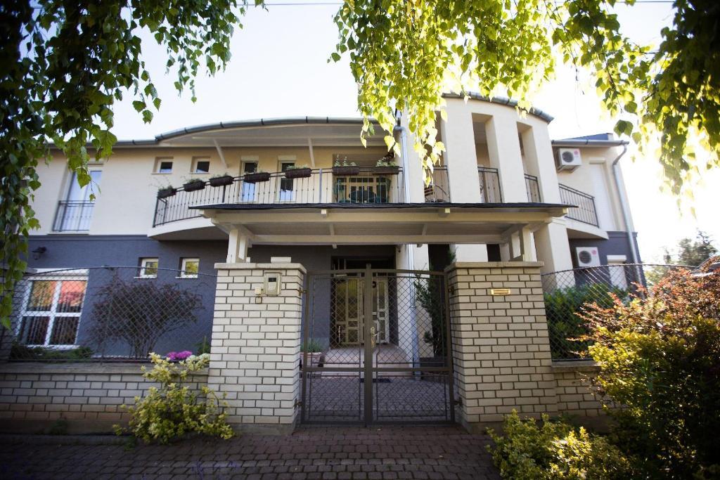Csenge Villa Siofok Bagian luar foto