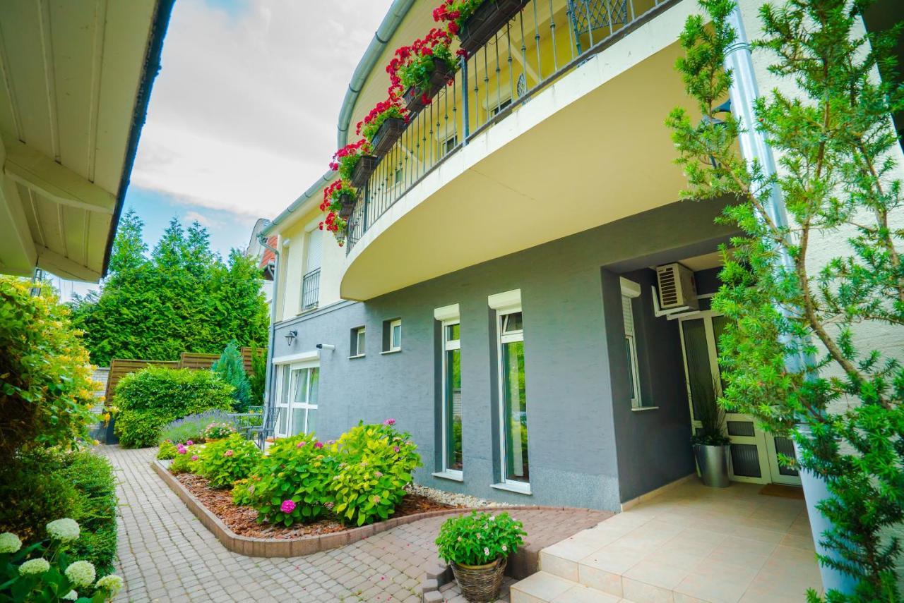 Csenge Villa Siofok Bagian luar foto